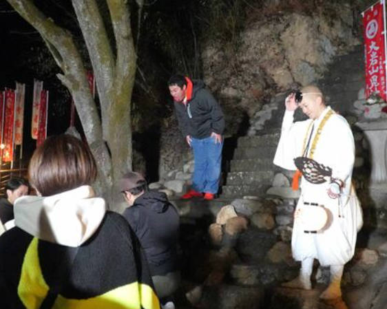 今どきは駅員に馬○野郎なんていうとすぐに警察に通報されるが馬○野郎叫び放題の悪口祭りの寺