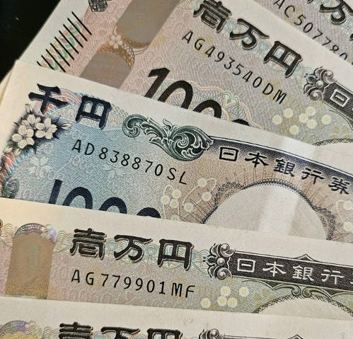 みくも「5万円おろしたら41000円しか出てこなかった」謎の勢力「あり得ない。機械は絶対間違えない」