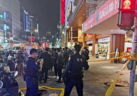 【速報】都心部の駅構内で男が発煙筒のような物を投げ逃走、1人が心肺停止…その後通行人が刺される