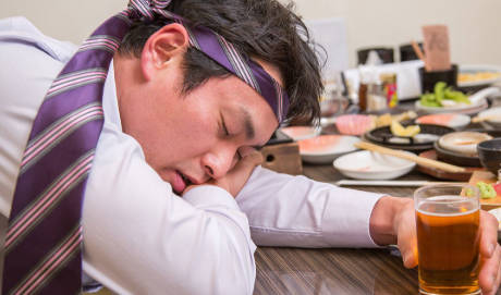 【酒】外国人は呆れている…「酒に酔って潰れる日本人」が海外で“めちゃくちゃ軽蔑”されるワケ