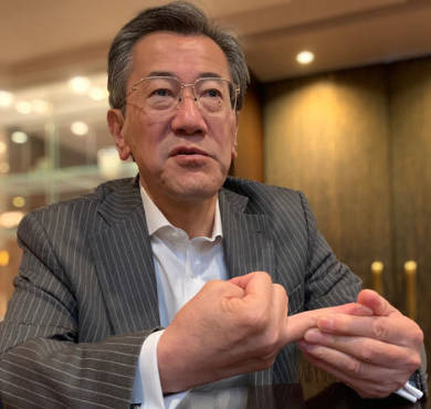 【朝鮮飲み】山上信吾氏『普通、こんな飲み方しますか？国民に一切の説明もない。セキュリティクリアランスが国会議員について必要です！！』