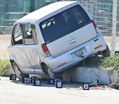 高校生が軽の助手席に箱乗り→助手席を下に横転グジャガリガリガリガリ「スリルを味わいたかった」