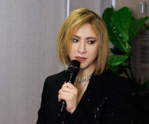 【悲報】サングラスを外したYOSHIKIさん、誰だか分からない