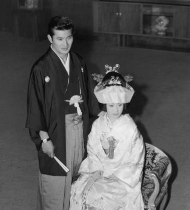 【昭和やばい】　山口組組長「クリスマスプレゼントなに欲しい？」　娘「小林旭」　旭「😨」