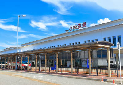小松空港の制限エリア内のゴミ箱からナイフ見つかる　搭乗待ち客や売店従業員ら全員の保安検査やり直す