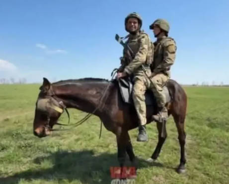 【悲報】ロシア軍ついに騎兵突撃を敢行、車を調達できなくなる