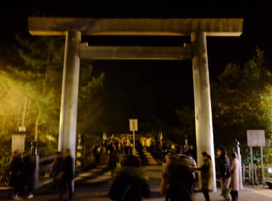 三重県パチンコ店「伊勢神宮に深夜から向かう人のために開けてるだけだから･･･」