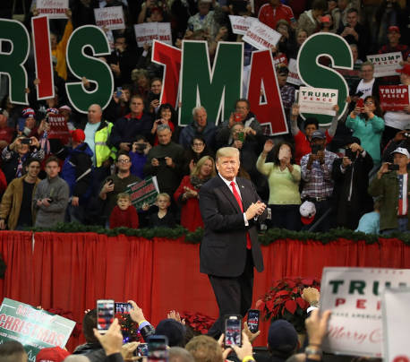 トランプ「メリー・クリスマス、イスラム過激派の皆さん。空爆をプレゼントだ」