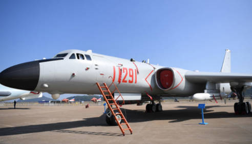 ( ^ハ^)我々は平和を希求するので日本へ爆撃機も戦闘機も飛ばして核兵器も持って侵略準備するｱﾙ