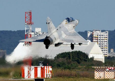 【速報】東部戦区司令部発表！台湾を包囲した人民解放軍は軍艦と爆撃機で実弾での特別演習に入れり！！