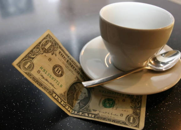 【悲報】チップ制を導入した飲食店、エックスでボロクソに叩かれてしまう