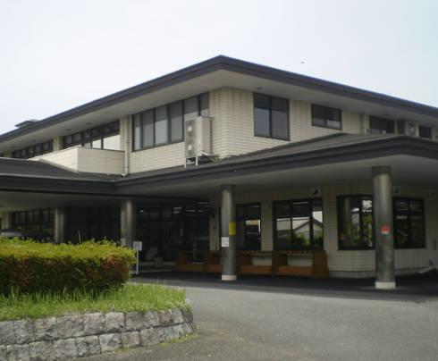 【埼玉】ゴルフ場で樹木伐採作業中に倒れた木とフェンスに挟まれ男性死亡　上里町