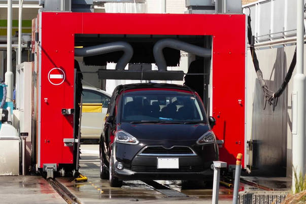 洗車場、マジのガチで激混み！待ち時間1時間超え