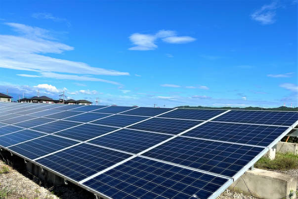 太陽光発電、「最も安いエネルギー」となった結果、世界中で、唐突に、狂ったような勢いで普及し始める