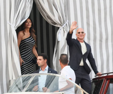 Amazon創業者ジェフ・ベゾス(資産32兆円)の新年パーティーが色んな意味でヤバいと話題