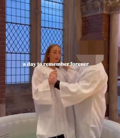 【動画】12時間で1113人とS〇〇し批判されたポ〇ノ女優。キリスト教洗礼、処女となり祝福