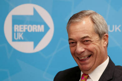 【移民を止めろ】イギリス右派ポピュリスト政党「リフォームＵＫ」の勢いが止まらない、支持率は労働・保守の二大政党を押しのけトップ