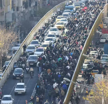 【神】イラン政府、抗議デモ対策として一人当たり月額１００万を４ヶ月間振り込むと発表！！！