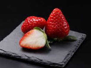 【🍓】12粒で27万円のイチゴは誰が買う？ “高級すぎるフルーツ”が生まれる日本特有の背景