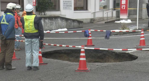 またまた道路陥没！今度は新潟！まさか公共工事請負業者のFラン理工系が手抜き中抜き？