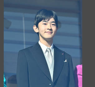 新年一般参賀で全裸男、💩もしていた。佳子さまの目が点に…