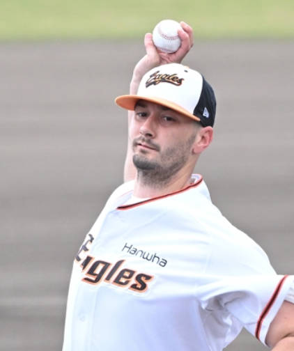 【野球】韓国を「ゴ〇の国」と言い放った元NPB投手、大谷に「故意死球」発言で物議の韓国人投手と米国で“ライバル”に