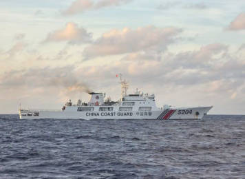 【南シナ海】中国海警船、フィリピン巡視船を威嚇し針路変更強要