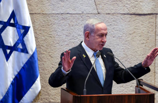 ネタニヤフとイラン攻撃の協議、爆撃機や給油機が展開、民間航空も運航停止が相次ぎ、開戦寸前