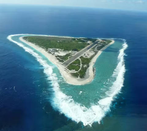 総統閣下｢ﾚｱｱｰｽ禁輸?海底資源で何とかなるだろう｣技術者｢…実用化は数十年後です…｣｢大っ嫌いだ!ﾊﾞｰ〇!｣