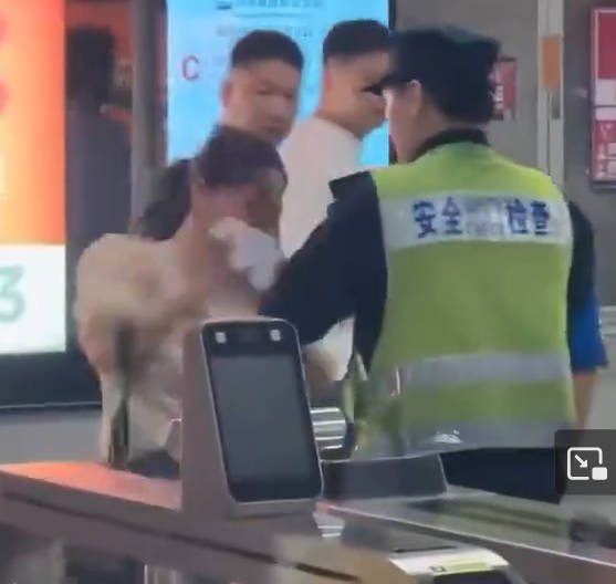 【悲報】女さん「ボコボコにするの楽しー😊あ、負けそ、気絶しよっと🎵」←これwwwwww