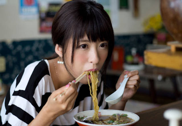 【テレビ】「麺類は音を立ててススる？ススらない？」で大人世代と若者が大論争！若い世代はススる音が不快？