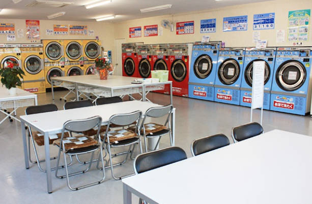 【徳島】コンビニなどに「わいせつDVD」を置いた疑い　美馬市の会社役員を逮捕   「元気な男性  ご自由にどうぞ」