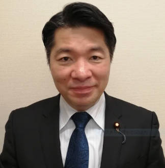 「絶対うそやー」「いややっ」。目を潤ませる信徒もいた。