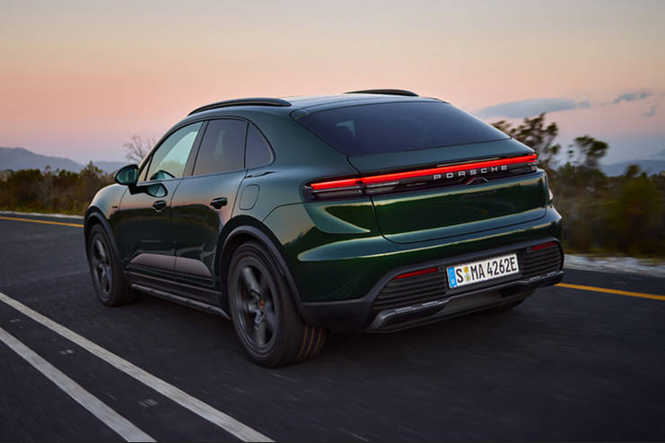 ポルシェ「助けて！(；ω；)せっかくEV作ったのにエンジン車しか売れないの！」2009年以来の不振