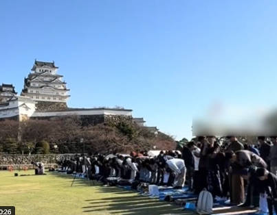 【日本人に対する威嚇・示威・侵略の意志表明】何で姫路城の広場でこんなことやるのを許してる？