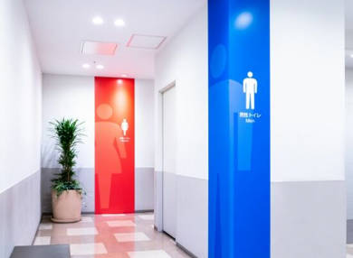 【🚺】国交省の女性トイレ増設案で注目された《女性用小便器》が瞬く間に拡散「どうやって使うの!?」