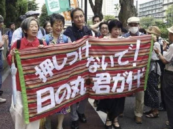 パヨク「押しつけないで！日の丸、君が代」