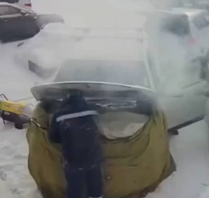 露助「始動前にエンジンを暖めるよー♪」⇒車が燃えてアチアチに暖まる