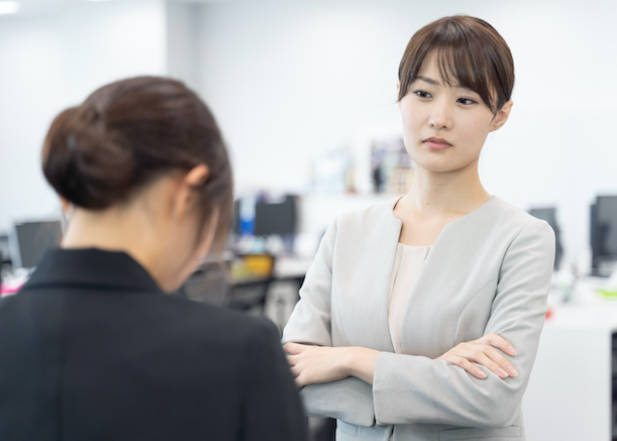 【5ch民】パワハラ女上司「◯◯君って何もできなくて赤ちゃんみたいだね。おしめも変えてあげよっかぁ？」