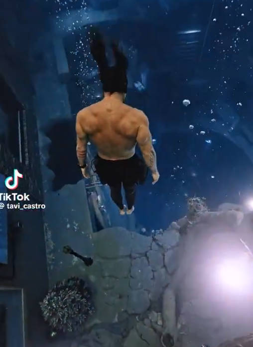 【動画】ドバイにある水深60mのアトラクションプールｗ