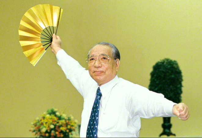 池田大作音頭の中道vsムジョッコンダンサーズの自民党！いよいよ選挙が白熱してきたと話題に！！