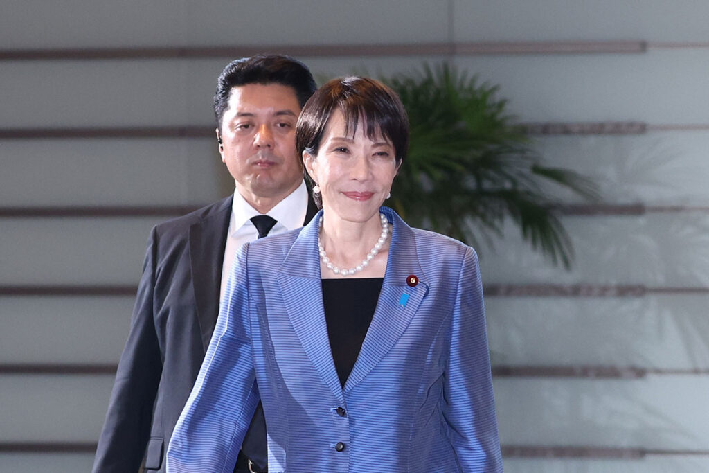 「愛国心かんじる!」サナエバッグにSNSが熱視線!高市首相愛用バッグが即完売!?メーカー「お詫び」の大混乱!「経済効果すごい!」