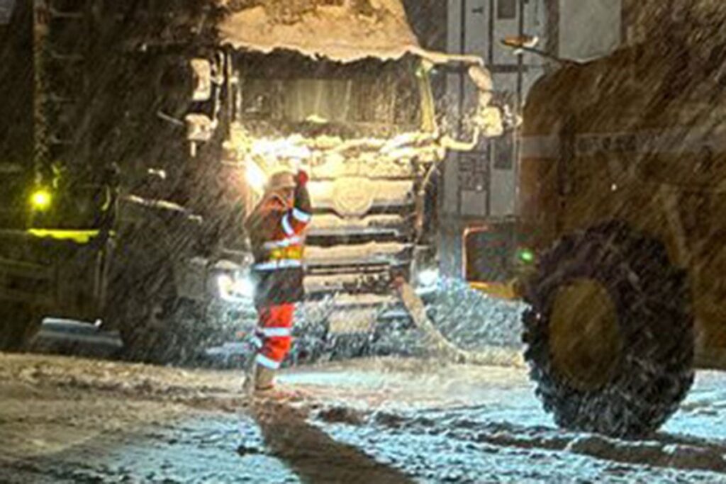 国交省が異例の宣言！ノーマルタイヤ・チェーンなしでスタックした車両はSNSにアップします！