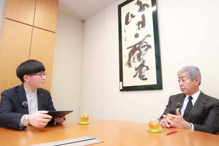 【政治】「中韓は永遠の隣人」「嫌中・嫌韓で日本外交は成り立つのか」“売国奴”炎上する岩屋毅前外相が語るSNS、アンチにも「対話するなら何度でも“レス返し”」