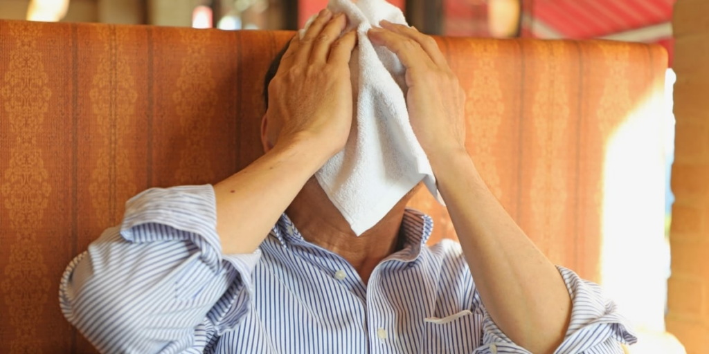 【布おしぼり】捨てることになる？「おしぼりで鼻をかまないで」SNSで話題に　業界団体に聞いた正しい使い方