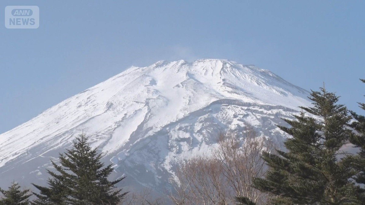 【強行登山】冬季閉山中の富士山で救助要請相次ぐ　中国のSNSには柵すり抜け立ち入る映像