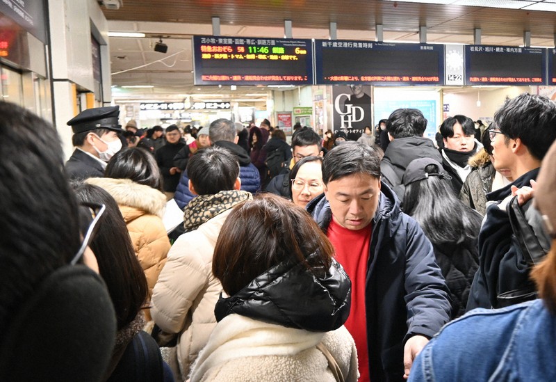 【SNS悲鳴】「災害級、陸の孤島」大雪で北海道・新千歳空港から出られない人続出