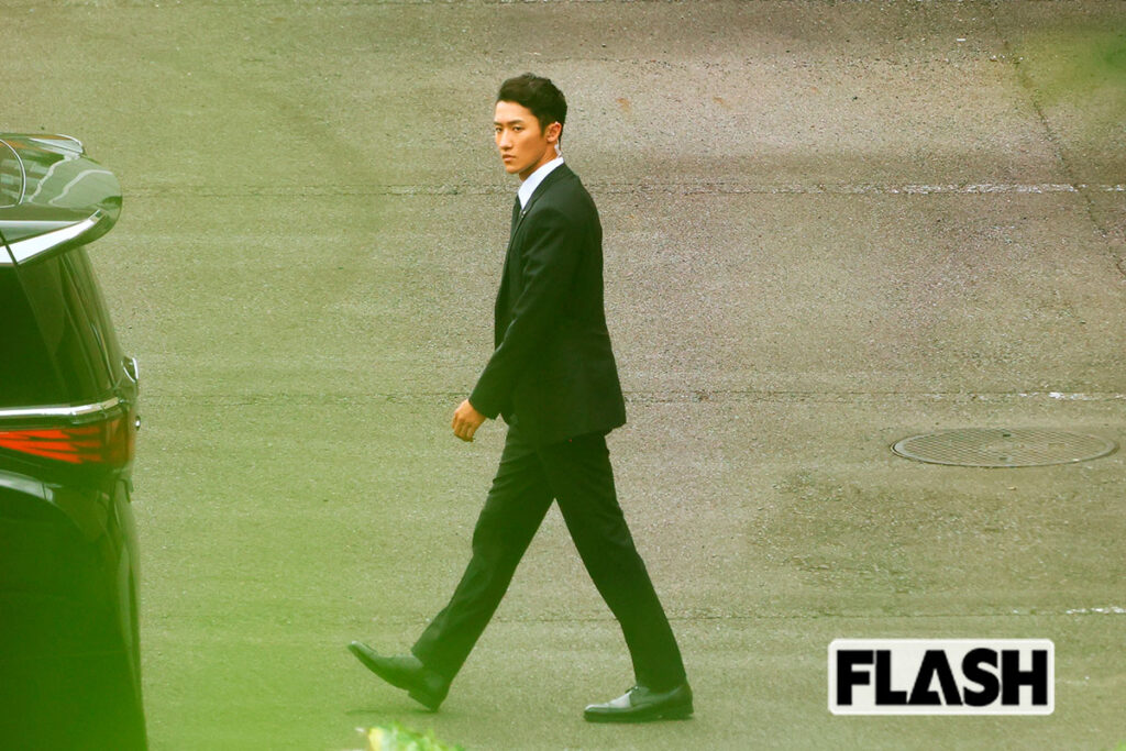 【TBS】『SASUKE』出場辞退のSnow Man・岩本照の“応援態度”が波紋…共演者たちが熱く盛り上げるなか、腕を組んで真顔