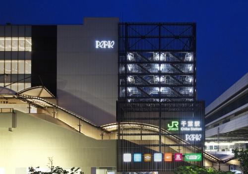 【千葉】「真横に腕を伸ばして隣にいた女性の胸を触っただけ」商業施設で20代女性の胸を触るなどわいせつな行為した疑い　自称会社員の男（47）逮捕　中央区