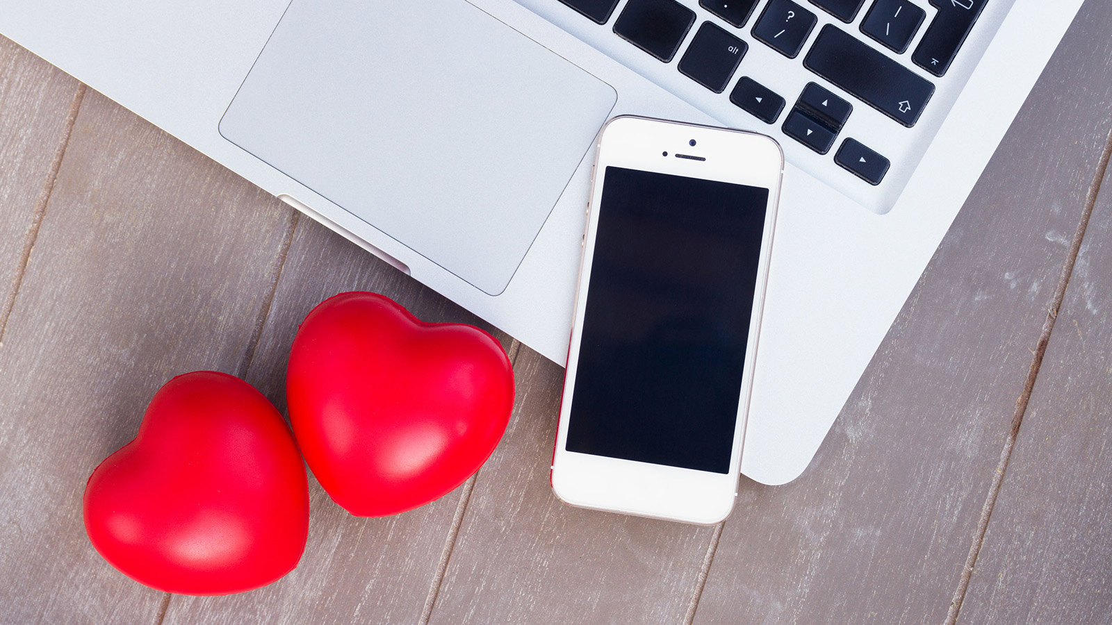 メモリ不足でパソコンやスマホの値上げ止まらず。大手メーカー製PCでは「Macが最安」という状況に。